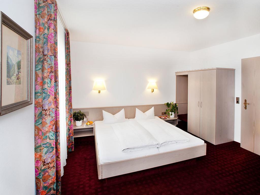 Hotel Kreuz Gaestehaus Und Lauchertbar Mit Terrasse Gammertingen Camera foto