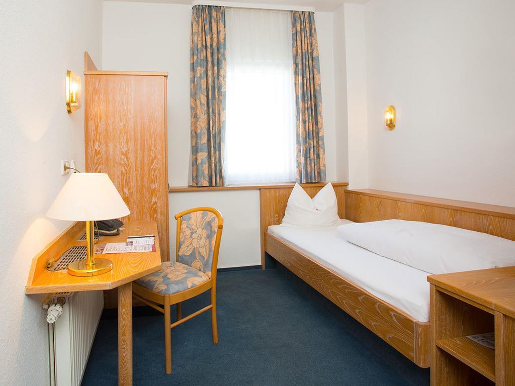 Hotel Kreuz Gaestehaus Und Lauchertbar Mit Terrasse Gammertingen Camera foto